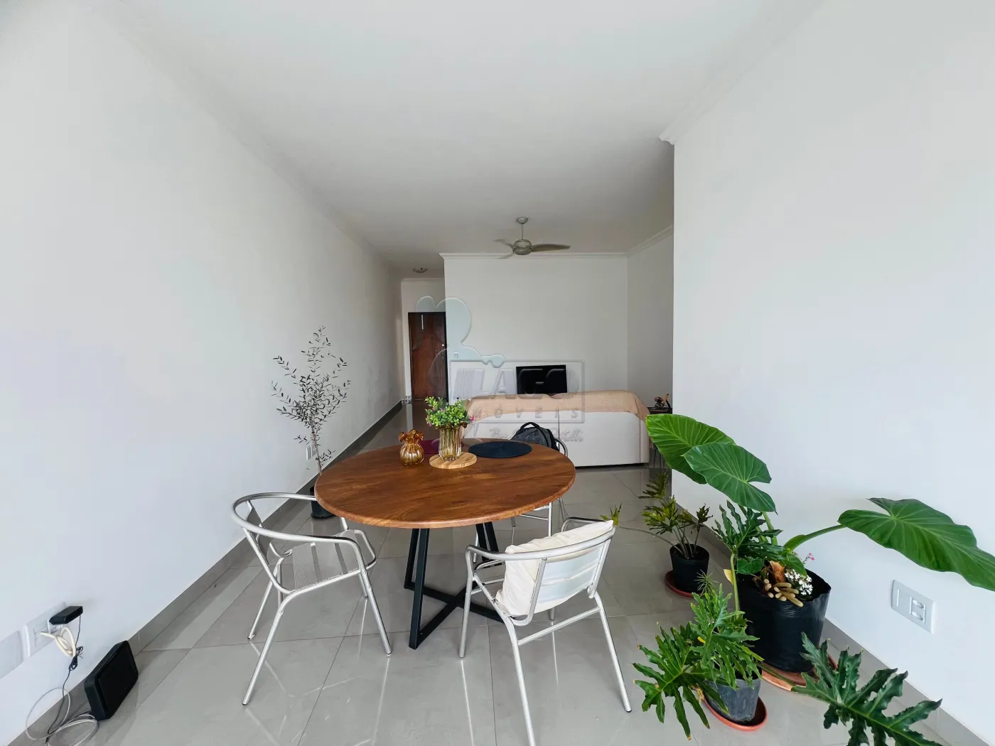 Alugar Apartamento / Padrão em Ribeirão Preto R$ 2.500,00 - Foto 1