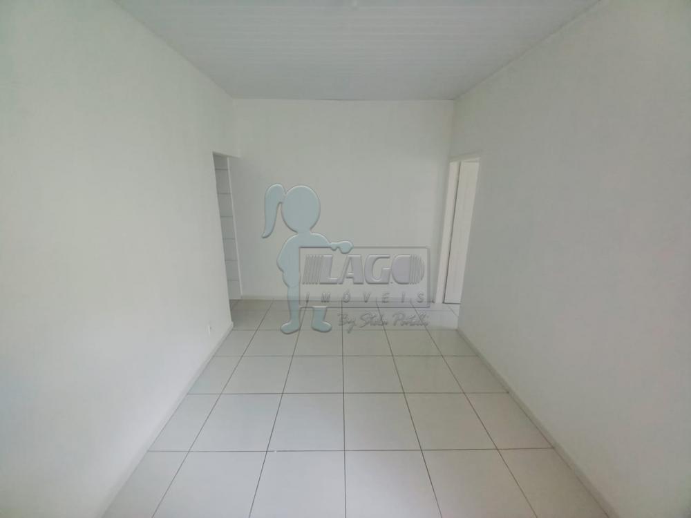 Alugar Casa / Padrão em Ribeirão Preto R$ 900,00 - Foto 2