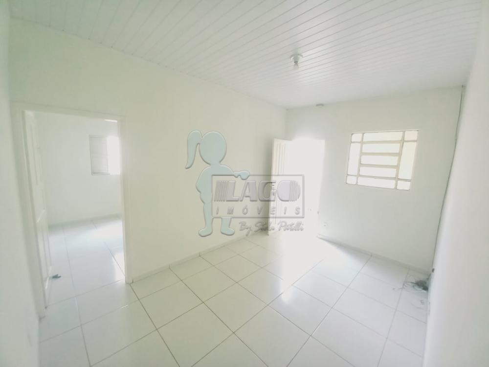 Alugar Casa / Padrão em Ribeirão Preto R$ 900,00 - Foto 1