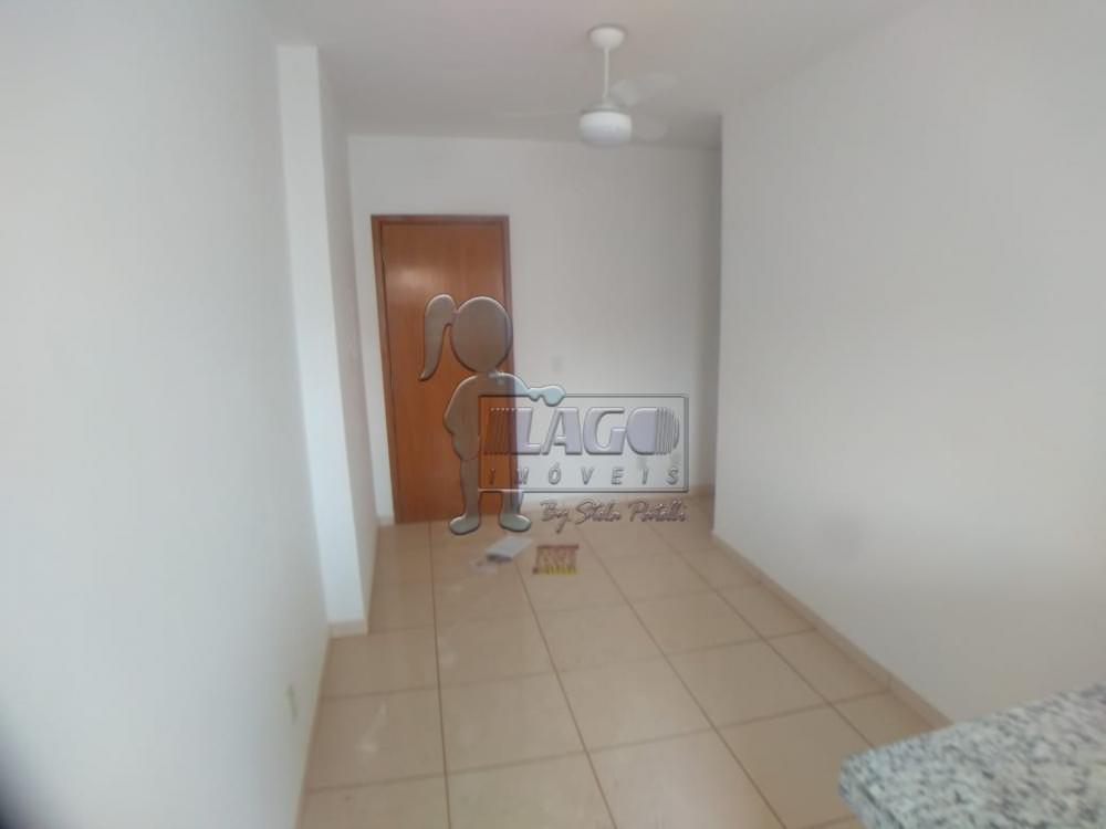 Alugar Apartamento / Padrão em Ribeirão Preto R$ 950,00 - Foto 2