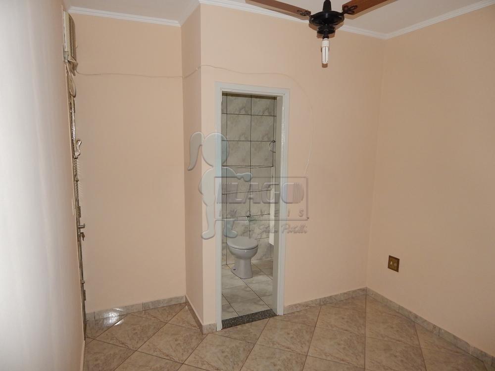 Alugar Casa / Padrão em Ribeirão Preto R$ 1.800,00 - Foto 4