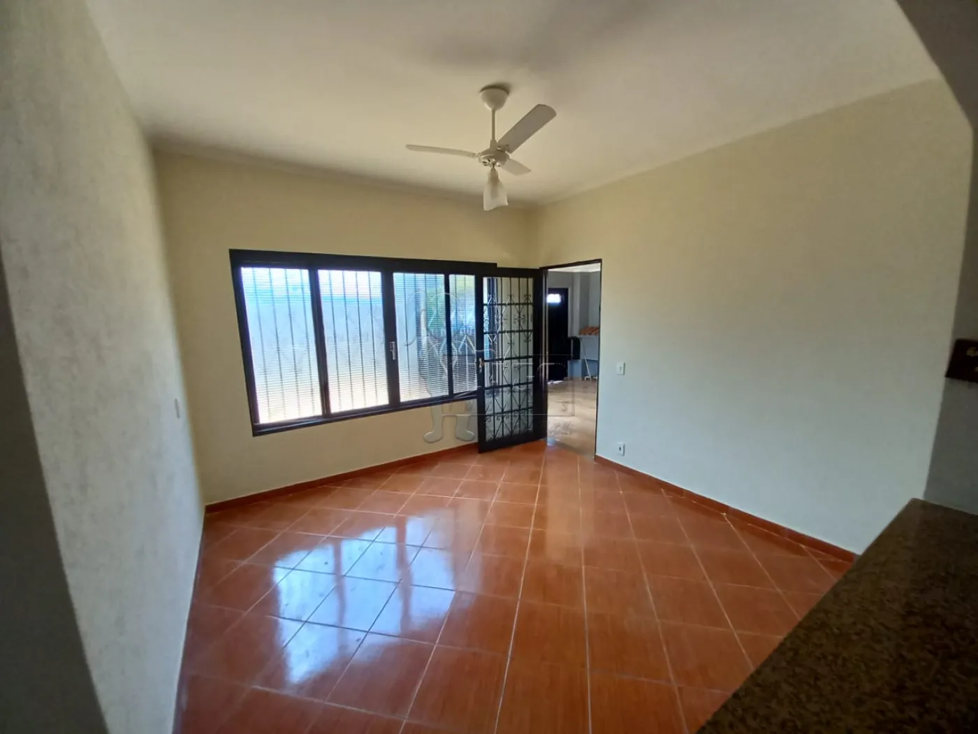 Alugar Casa / Padrão em Ribeirão Preto R$ 2.200,00 - Foto 1