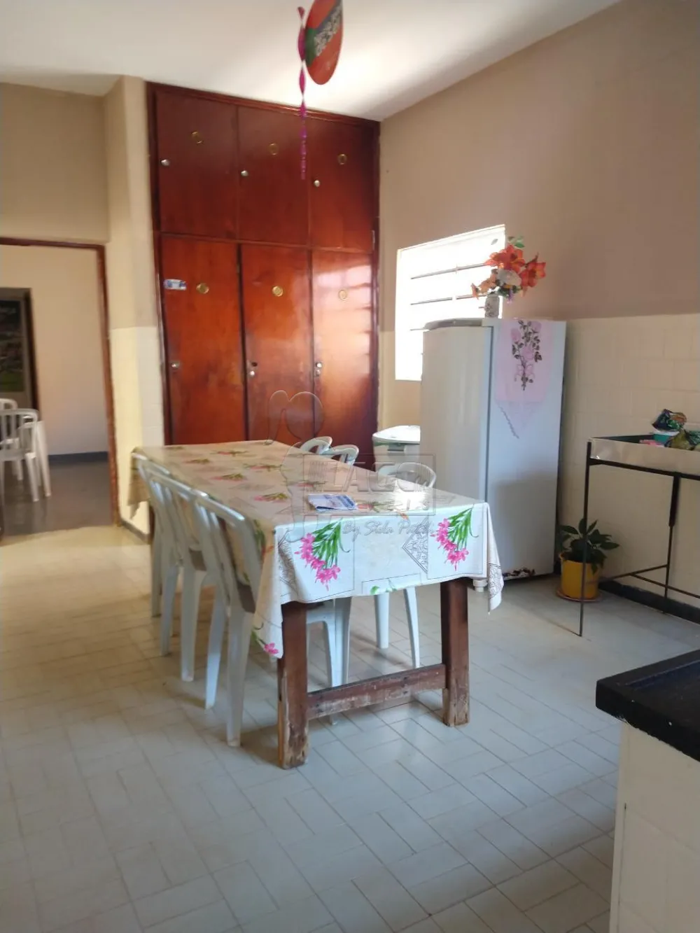 Alugar Casa / Padrão em Ribeirão Preto R$ 1.300,00 - Foto 1