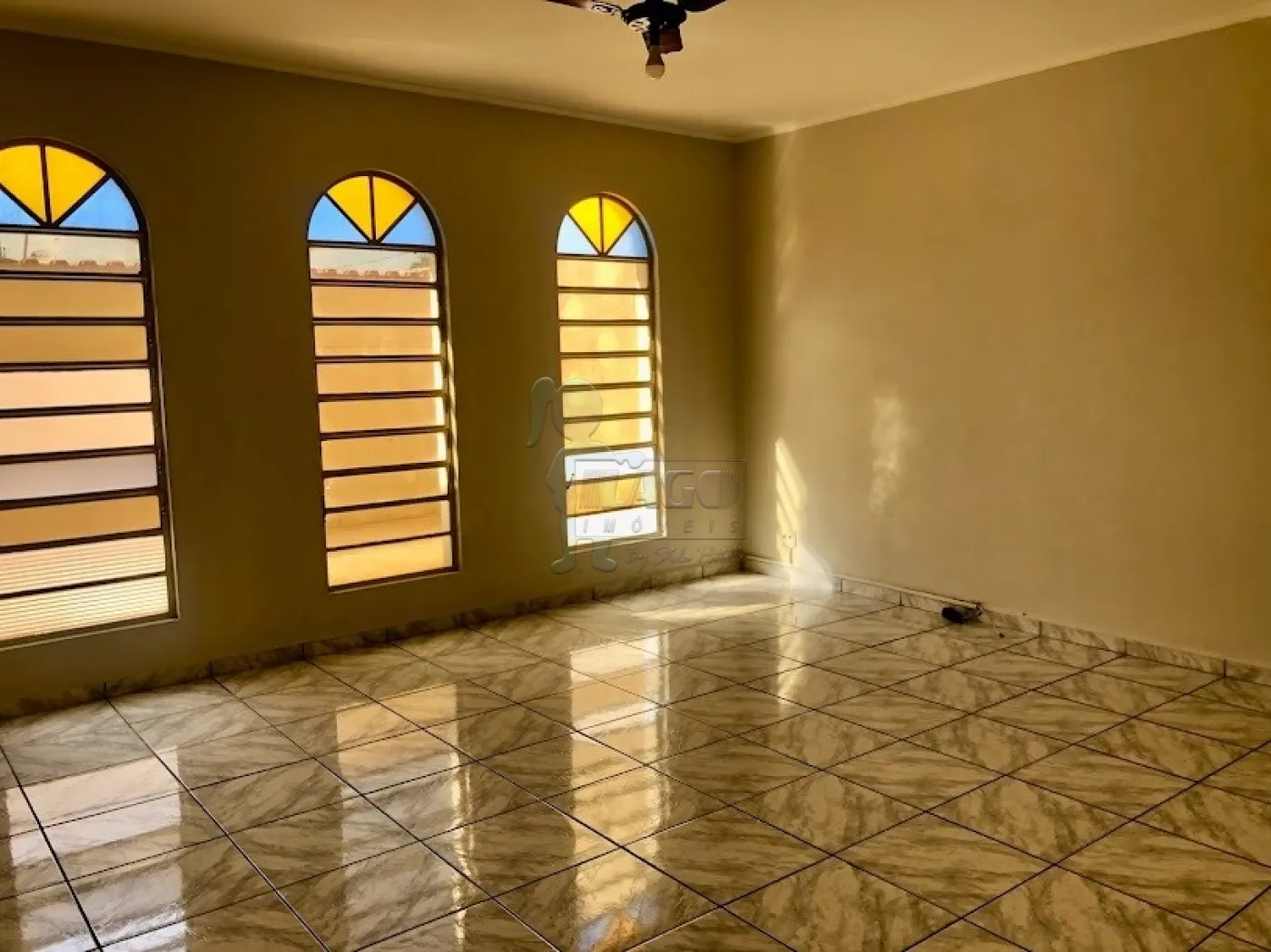 Alugar Casas / Padrão em Ribeirão Preto R$ 1.800,00 - Foto 3