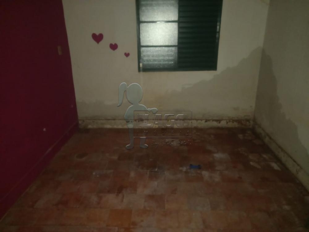 Alugar Casa / Padrão em Ribeirão Preto R$ 700,00 - Foto 1