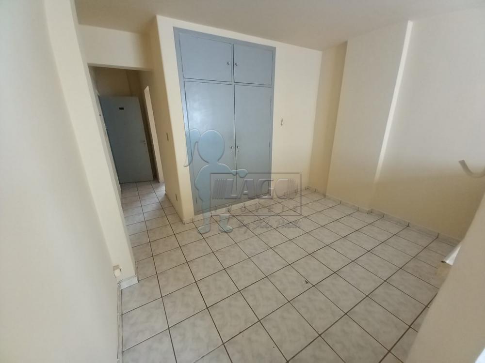 Alugar Apartamento / Padrão em Ribeirão Preto R$ 650,00 - Foto 2