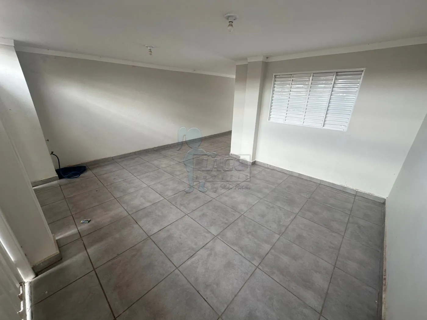 Alugar Casa / Padrão em Ribeirão Preto R$ 1.700,00 - Foto 1