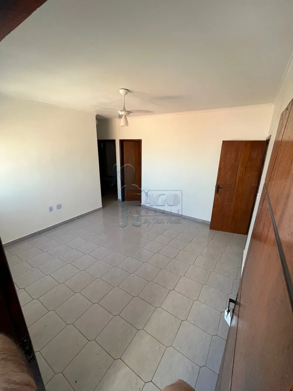 Alugar Casa / Padrão em Ribeirão Preto R$ 1.800,00 - Foto 2