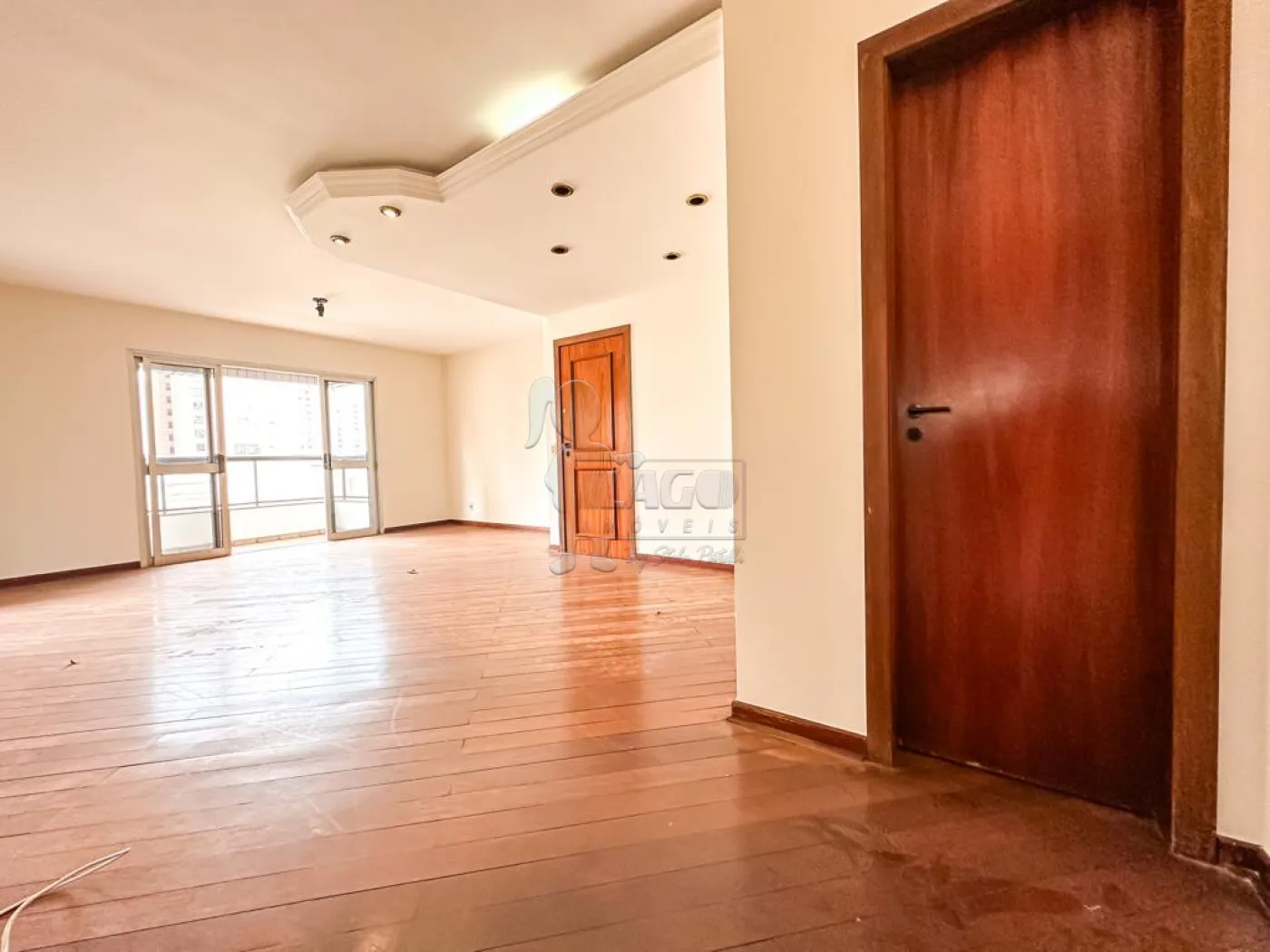 Alugar Apartamentos / Padrão em Ribeirão Preto R$ 1.800,00 - Foto 1