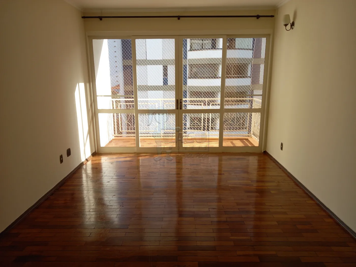 Alugar Apartamento / Padrão em Ribeirão Preto R$ 1.700,00 - Foto 1