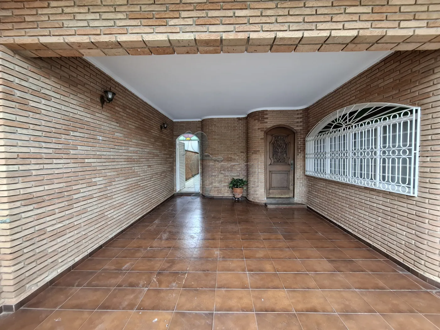 Alugar Casa / Padrão em Ribeirão Preto R$ 2.300,00 - Foto 2