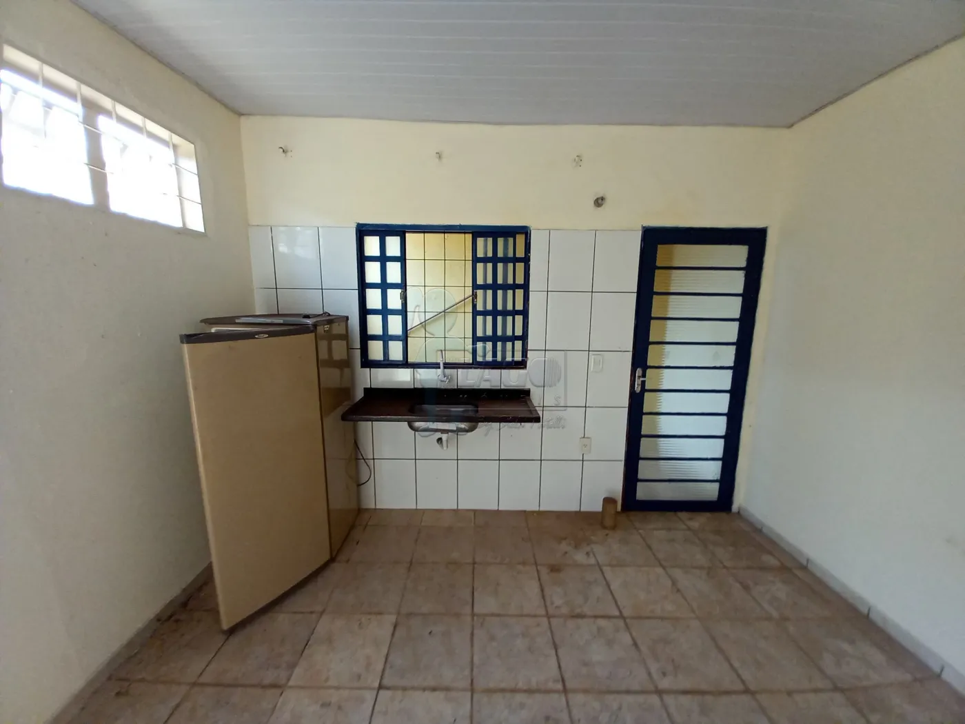 Alugar Casa / Padrão em Ribeirão Preto R$ 550,00 - Foto 3