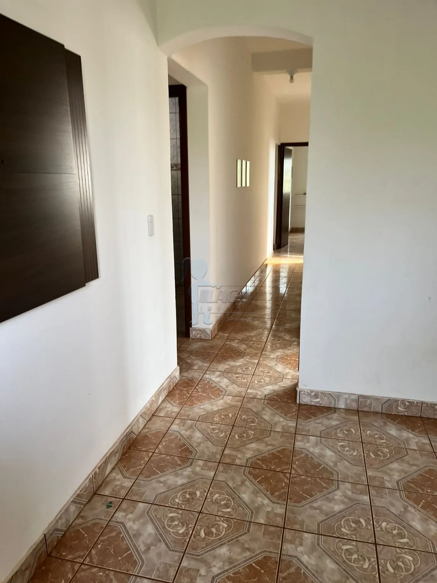 Alugar Casa / Padrão em Ribeirão Preto R$ 1.400,00 - Foto 1