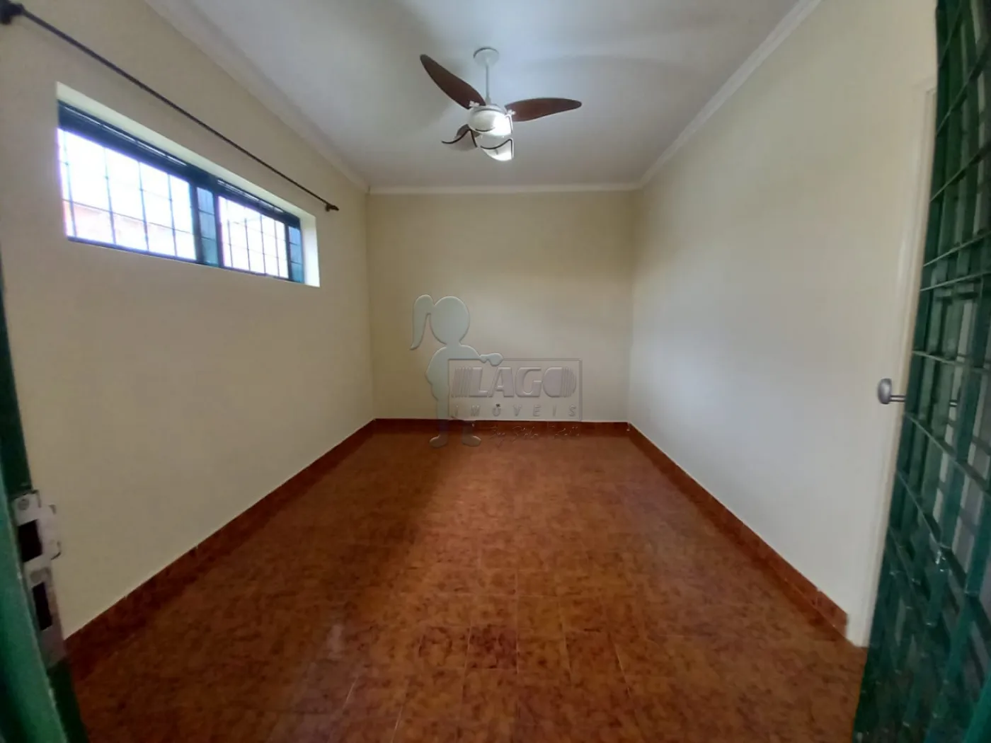 Alugar Casa / Padrão em Ribeirão Preto R$ 1.800,00 - Foto 2