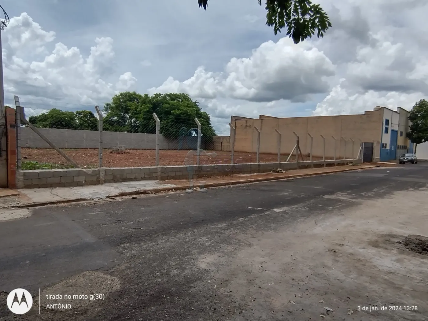 Alugar Terreno / Padrão em Ribeirão Preto R$ 3.000,00 - Foto 1