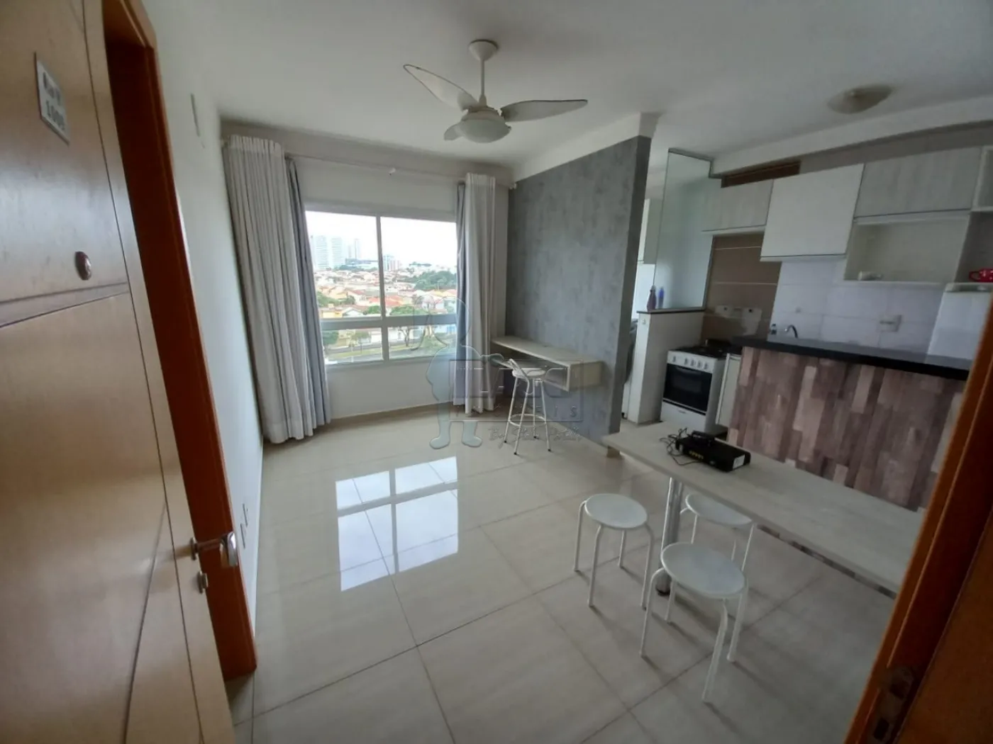 Alugar Apartamento / Padrão em Ribeirão Preto R$ 1.600,00 - Foto 2