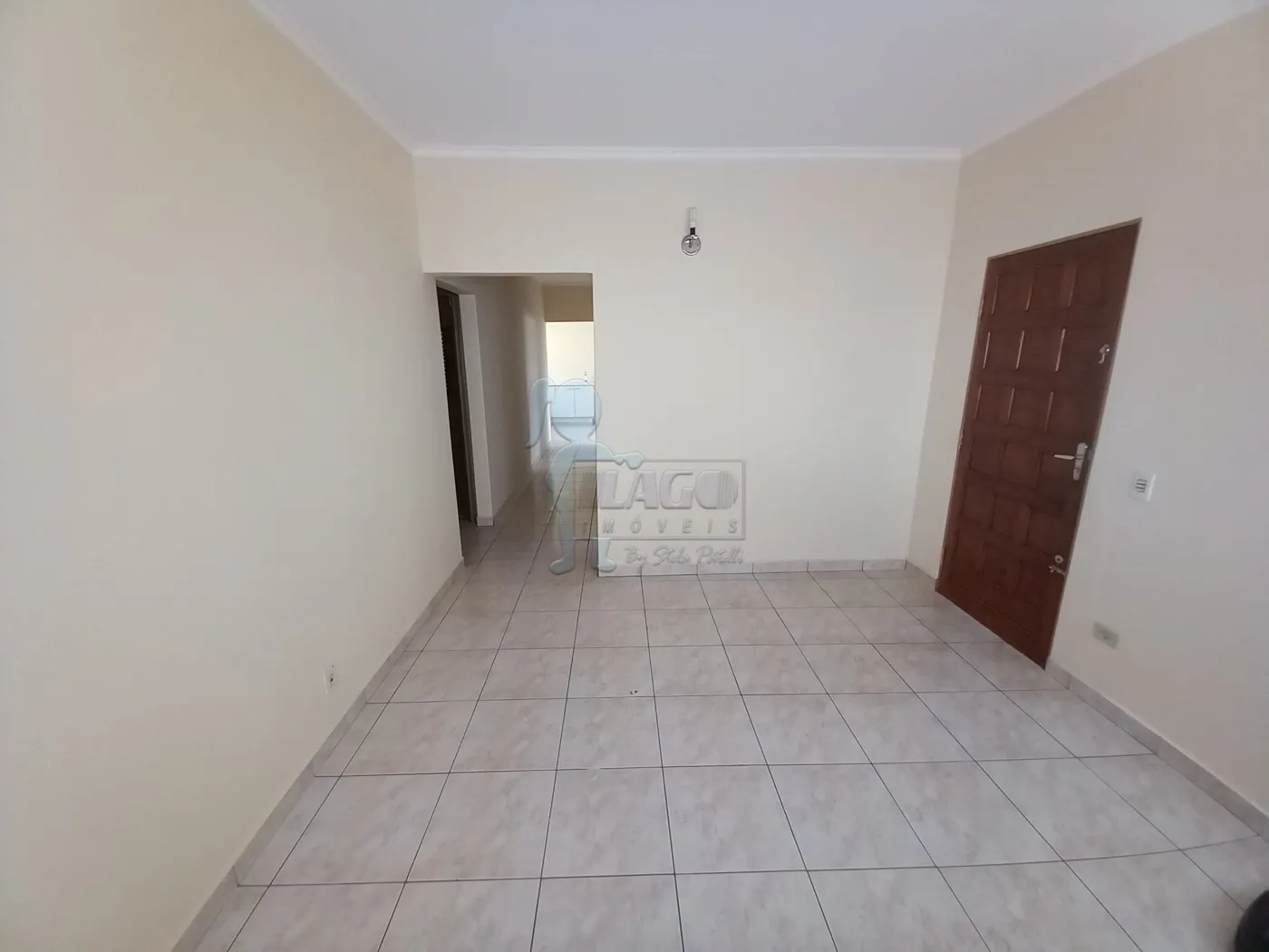 Alugar Casa / Padrão em Ribeirão Preto R$ 1.800,00 - Foto 2