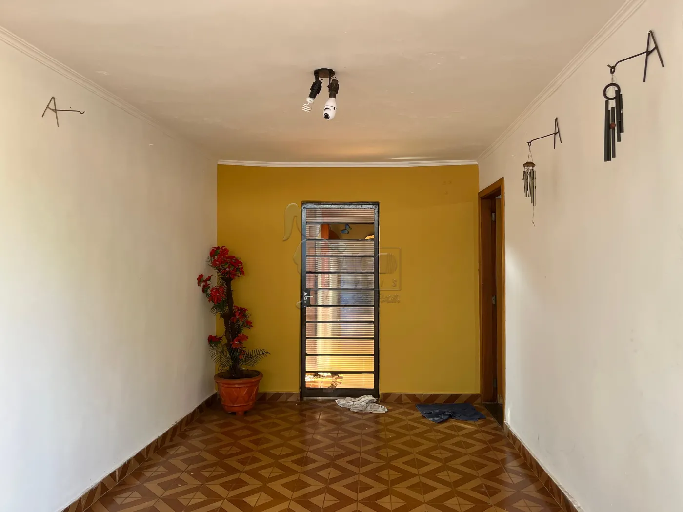 Comprar Casa / Padrão em Ribeirão Preto R$ 245.000,00 - Foto 1