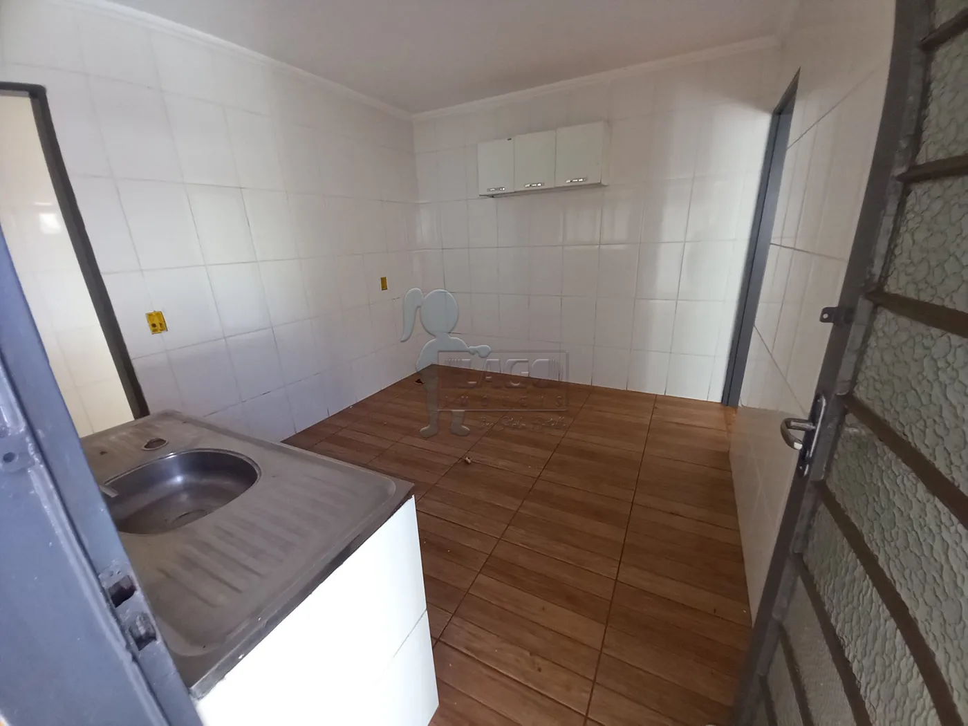 Alugar Casa / Padrão em Ribeirão Preto R$ 800,00 - Foto 4