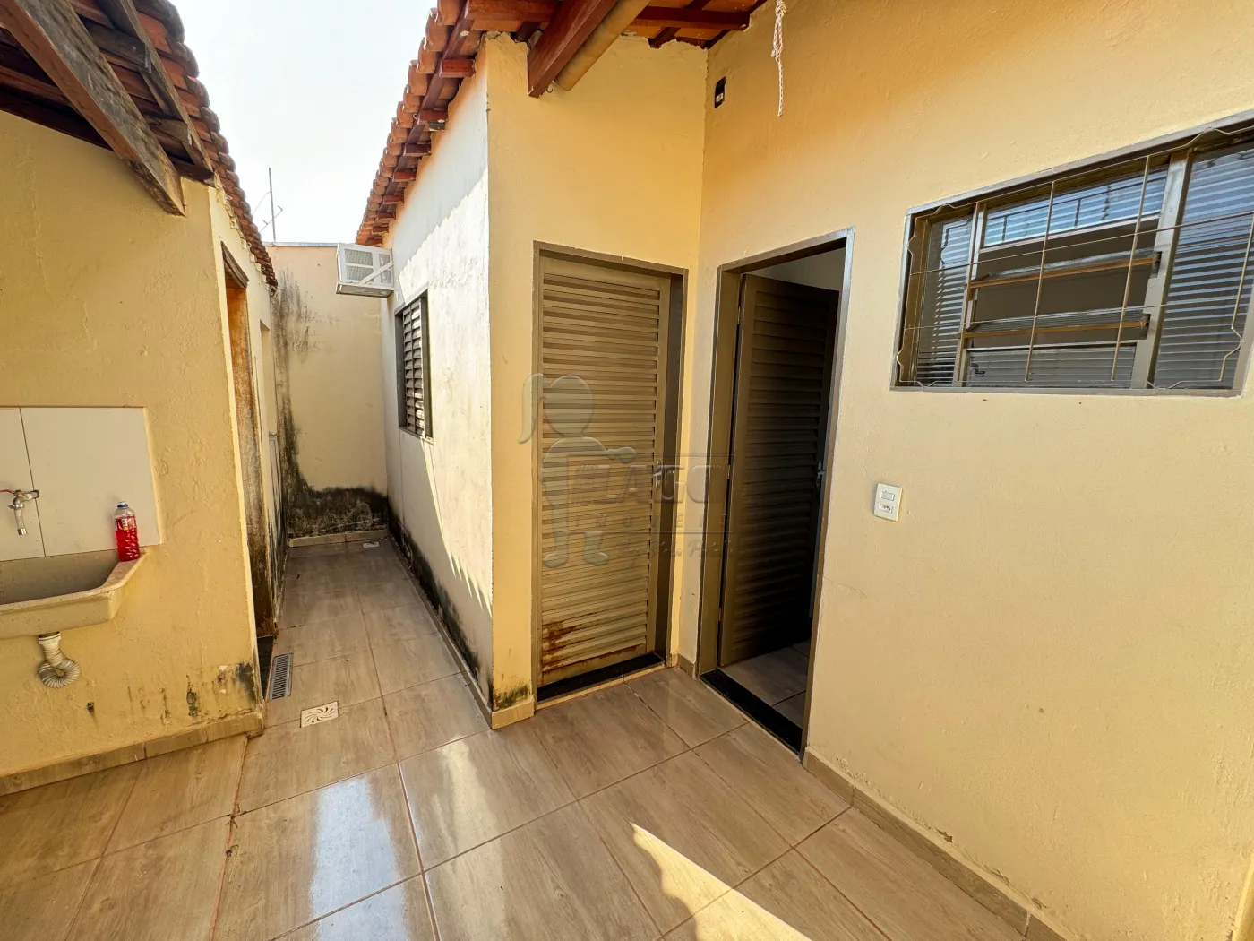 Comprar Casa / Padrão em Ribeirão Preto R$ 240.000,00 - Foto 2