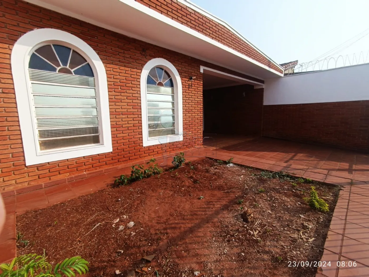 Alugar Casa / Padrão em Ribeirão Preto R$ 2.200,00 - Foto 2