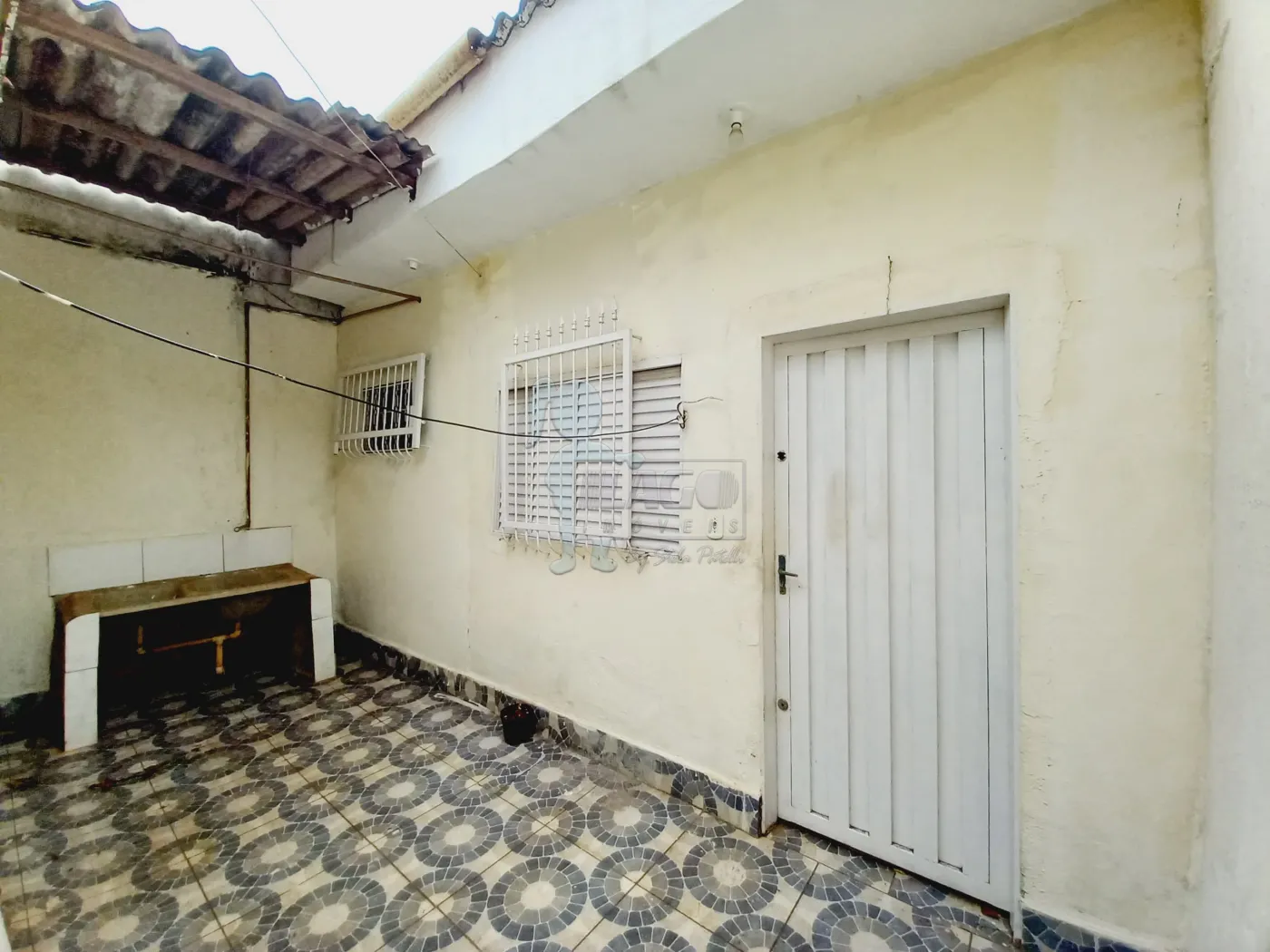 Alugar Casa / Padrão em Ribeirão Preto R$ 850,00 - Foto 2