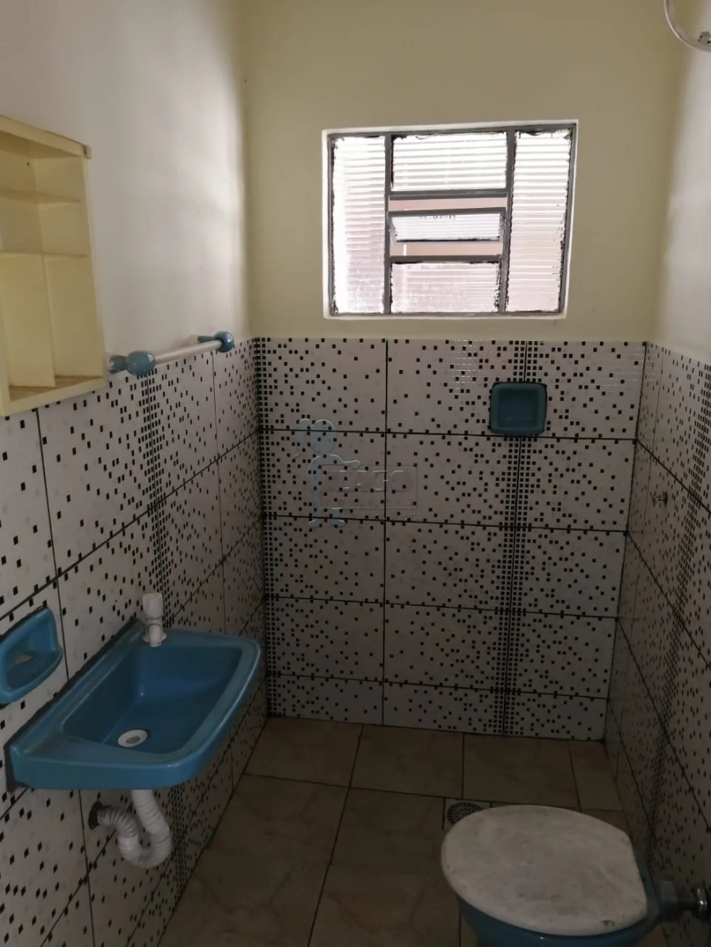 Alugar Casa / Padrão em Ribeirão Preto R$ 1.300,00 - Foto 4