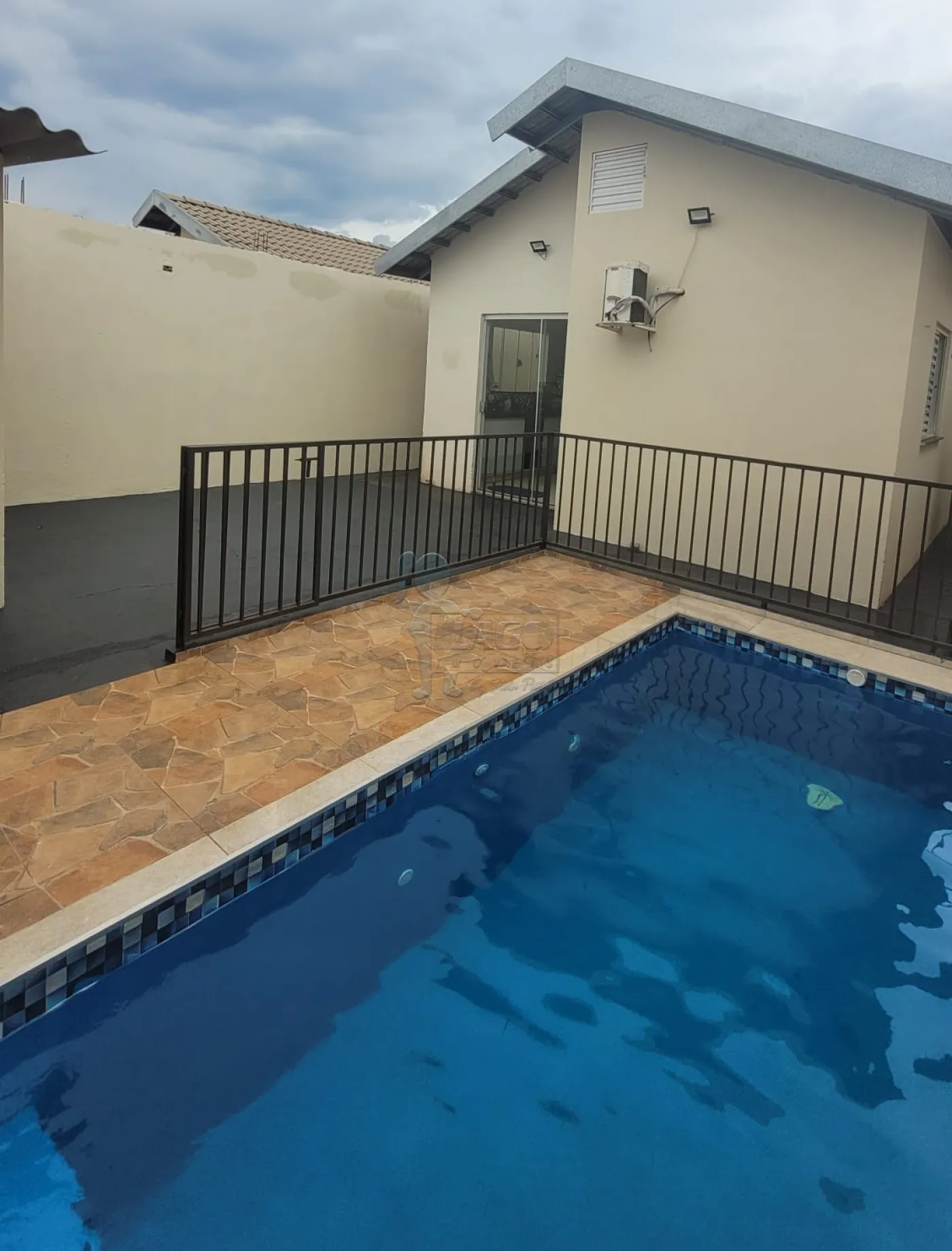 Comprar Casa / Padrão em Ribeirão Preto R$ 270.000,00 - Foto 1