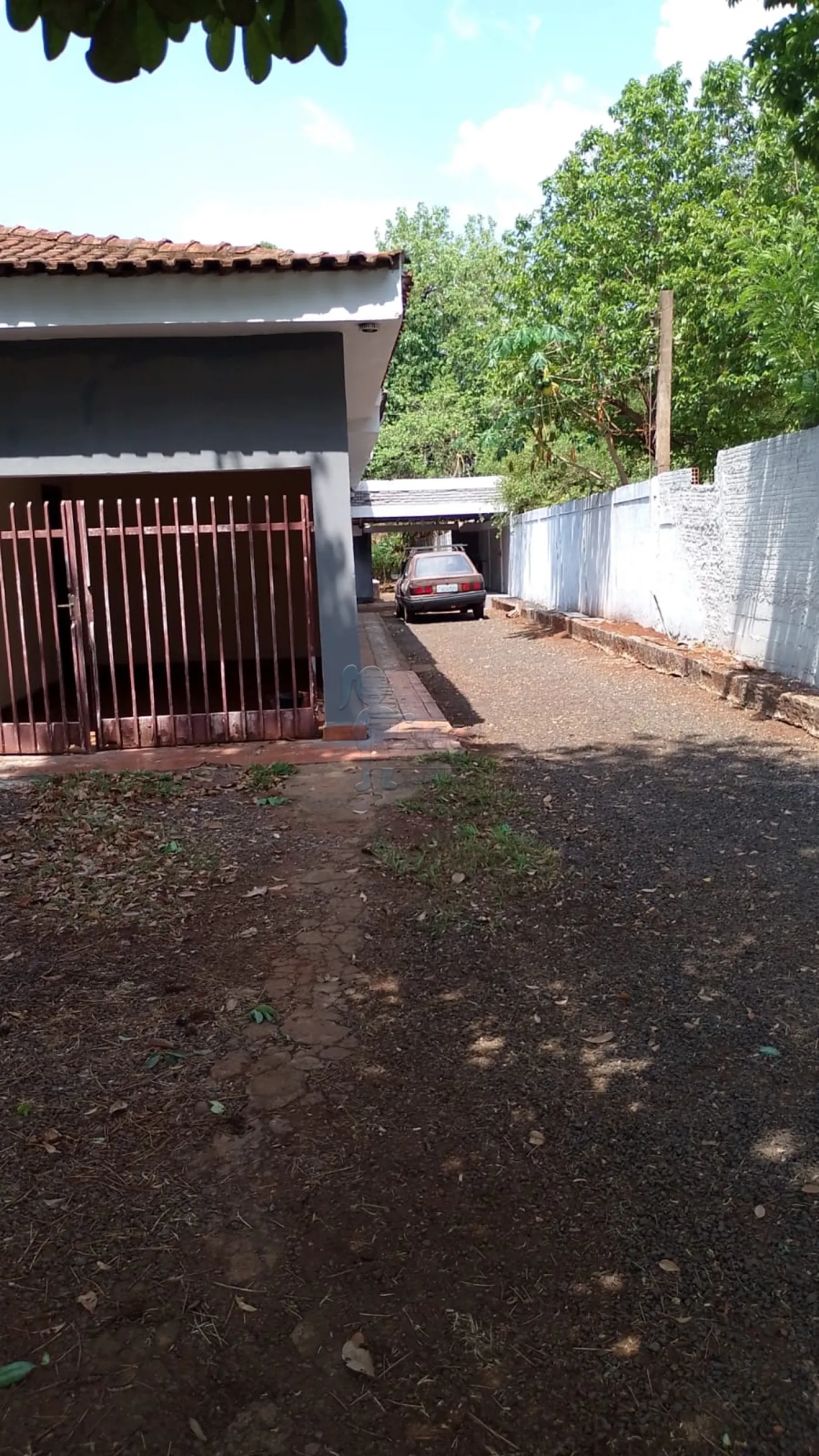 Alugar Casa / Padrão em Ribeirão Preto R$ 2.000,00 - Foto 1