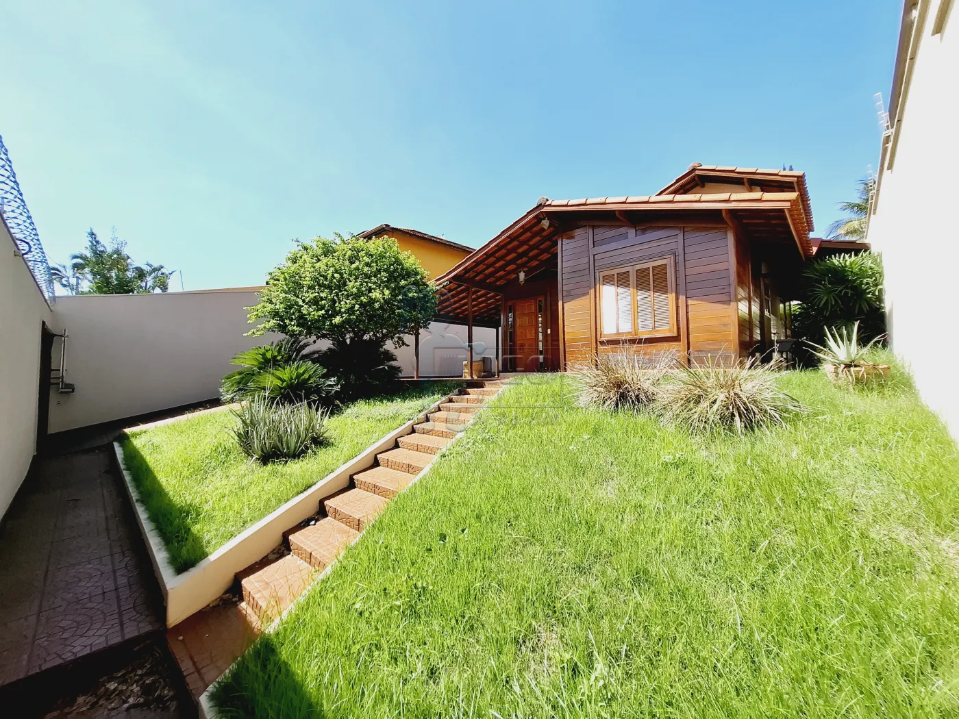 Alugar Casa / Padrão em Ribeirão Preto R$ 2.900,00 - Foto 1