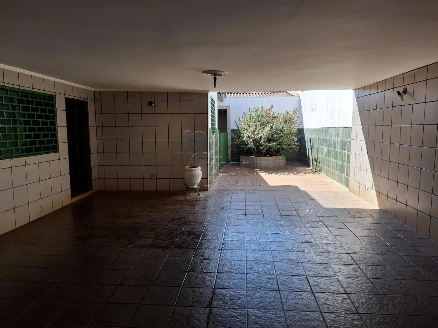 Alugar Casa / Padrão em Ribeirão Preto R$ 3.000,00 - Foto 1