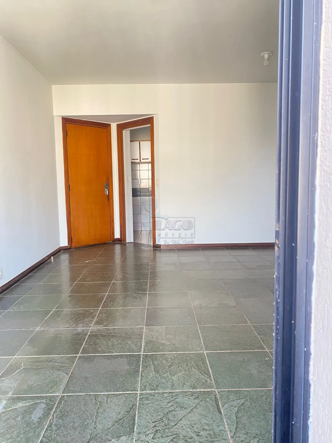 Comprar Apartamento / Padrão em Ribeirão Preto R$ 300.000,00 - Foto 1