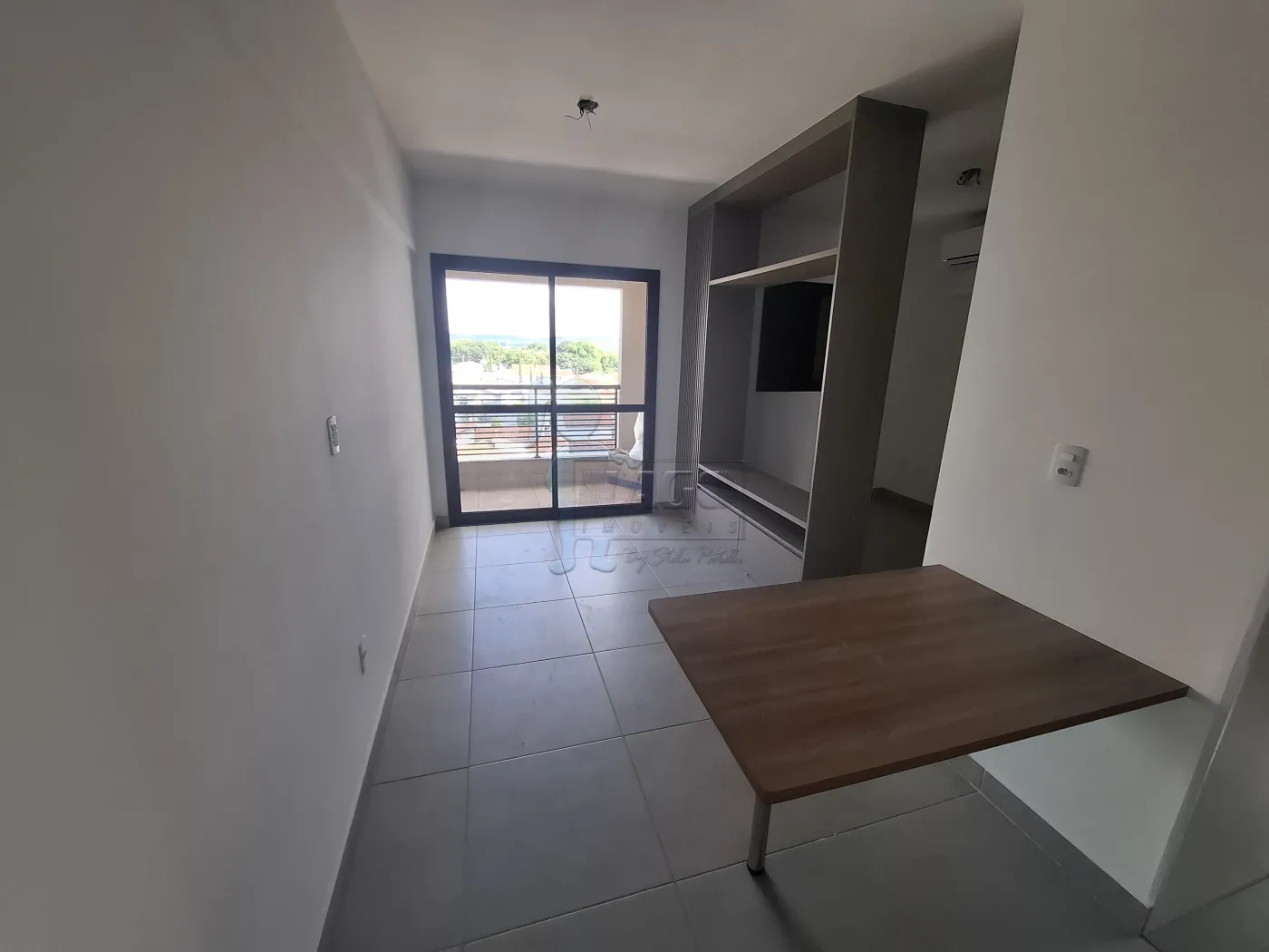 Alugar Apartamento / Padrão em Ribeirão Preto R$ 1.900,00 - Foto 1