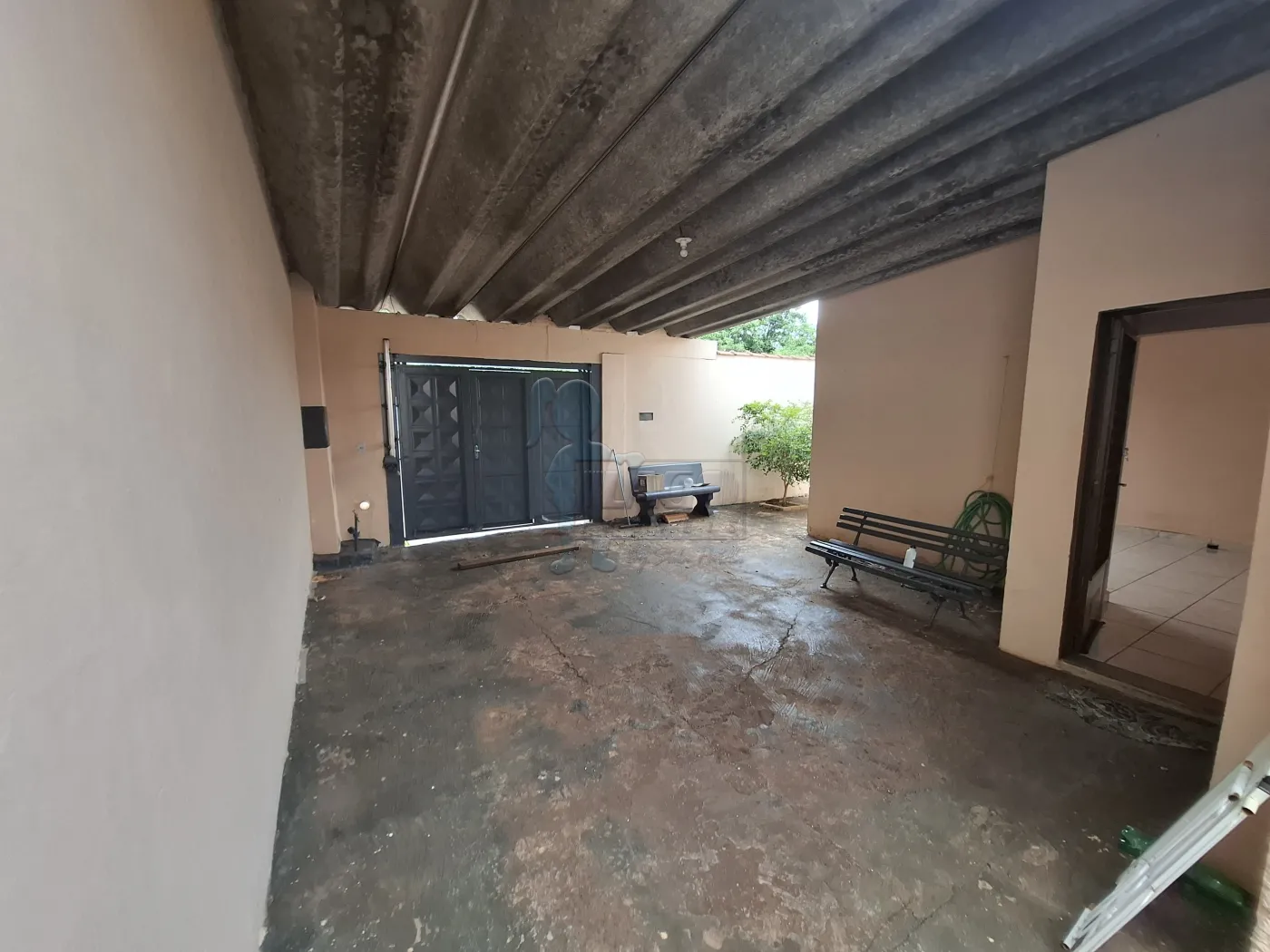 Alugar Casa / Padrão em Ribeirão Preto R$ 1.800,00 - Foto 1