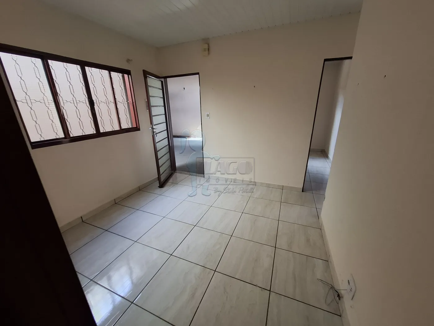 Alugar Casa / Padrão em Ribeirão Preto R$ 1.100,00 - Foto 1