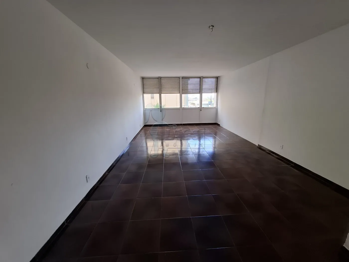 Alugar Apartamento / Padrão em Ribeirão Preto R$ 1.800,00 - Foto 1