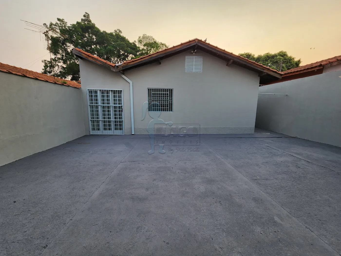 Alugar Casa / Padrão em Ribeirão Preto R$ 1.650,00 - Foto 1