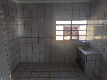 Alugar Casa / Padrão em Ribeirão Preto R$ 800,00 - Foto 5