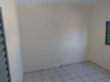 Alugar Casa / Padrão em Ribeirão Preto R$ 800,00 - Foto 2