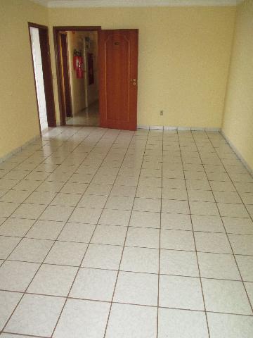 Alugar Apartamento / Padrão em Ribeirão Preto R$ 1.100,00 - Foto 2