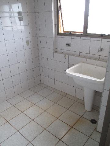 Alugar Apartamento / Padrão em Ribeirão Preto R$ 1.100,00 - Foto 12