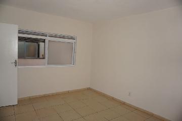 Alugar Apartamentos / Padrão em Ribeirão Preto R$ 680,00 - Foto 2