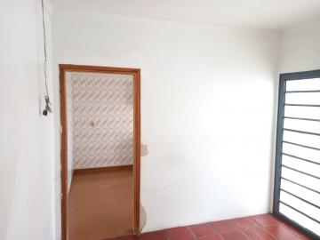 Alugar Casa / Padrão em Ribeirão Preto R$ 800,00 - Foto 2