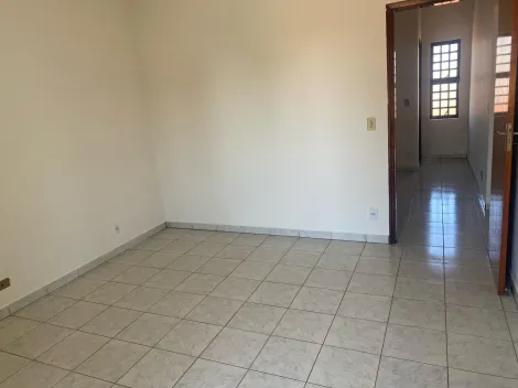 Alugar Casa / Padrão em Ribeirão Preto R$ 1.500,00 - Foto 2