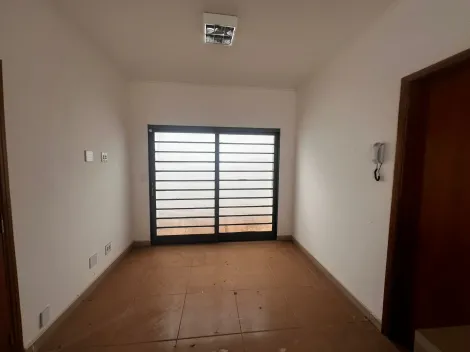 Casa / Padrão em Ribeirão Preto Alugar por R$2.300,00