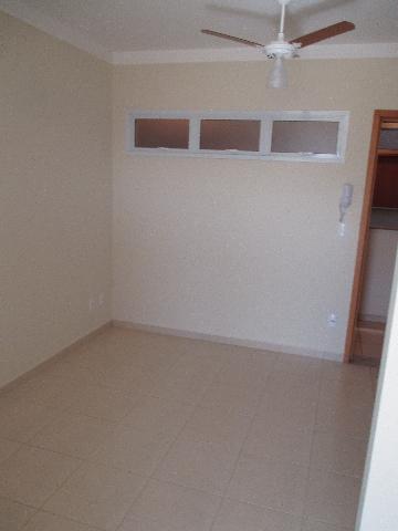 Alugar Apartamentos / Padrão em Ribeirão Preto R$ 1.600,00 - Foto 2