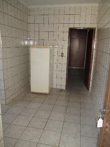 Alugar Casa / Padrão em Ribeirão Preto R$ 700,00 - Foto 1