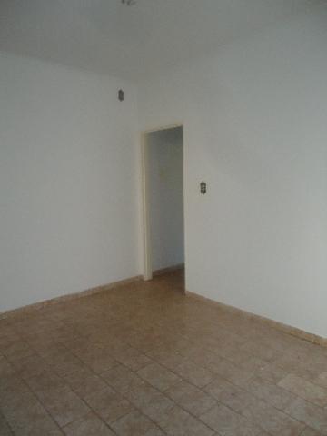 Alugar Casa / Padrão em Ribeirão Preto R$ 750,00 - Foto 5