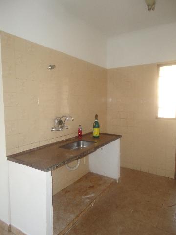 Alugar Casas / Padrão em Ribeirão Preto R$ 750,00 - Foto 6