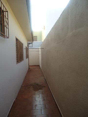 Alugar Casas / Padrão em Ribeirão Preto R$ 750,00 - Foto 13